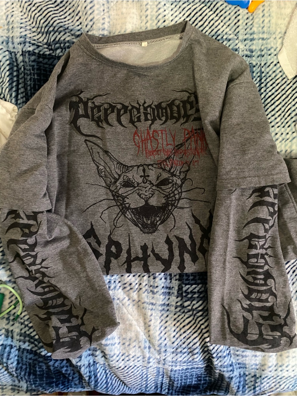 Men's Grey Graphic Long-Sleeve Shirt - Dark Script Design